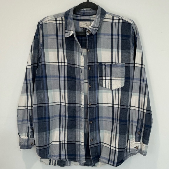 Universal Thread Plaid Long Sleeve Button-Down Shirt in Blue - Picture 2 of 6